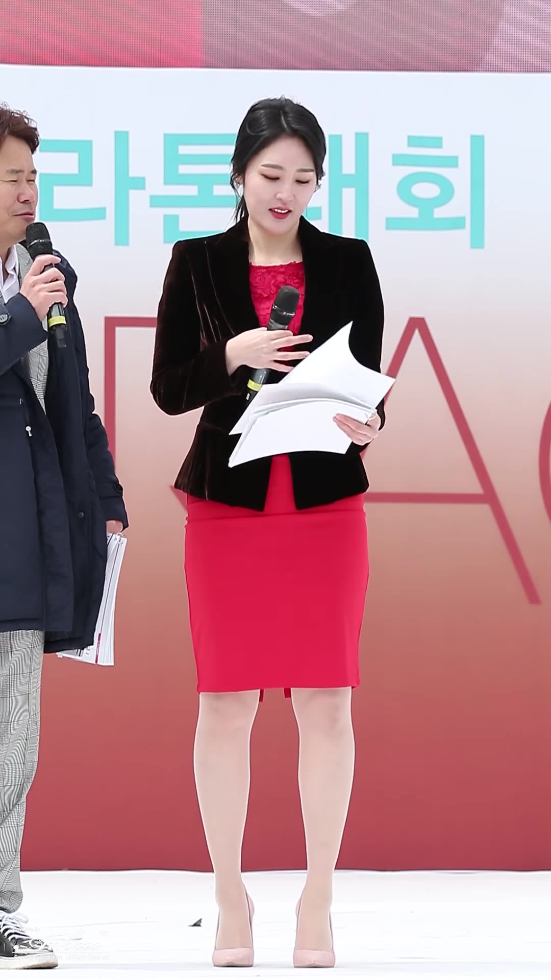 「韩国饭拍」180407 2018 bulls race mc播音员shin ayoung fancam