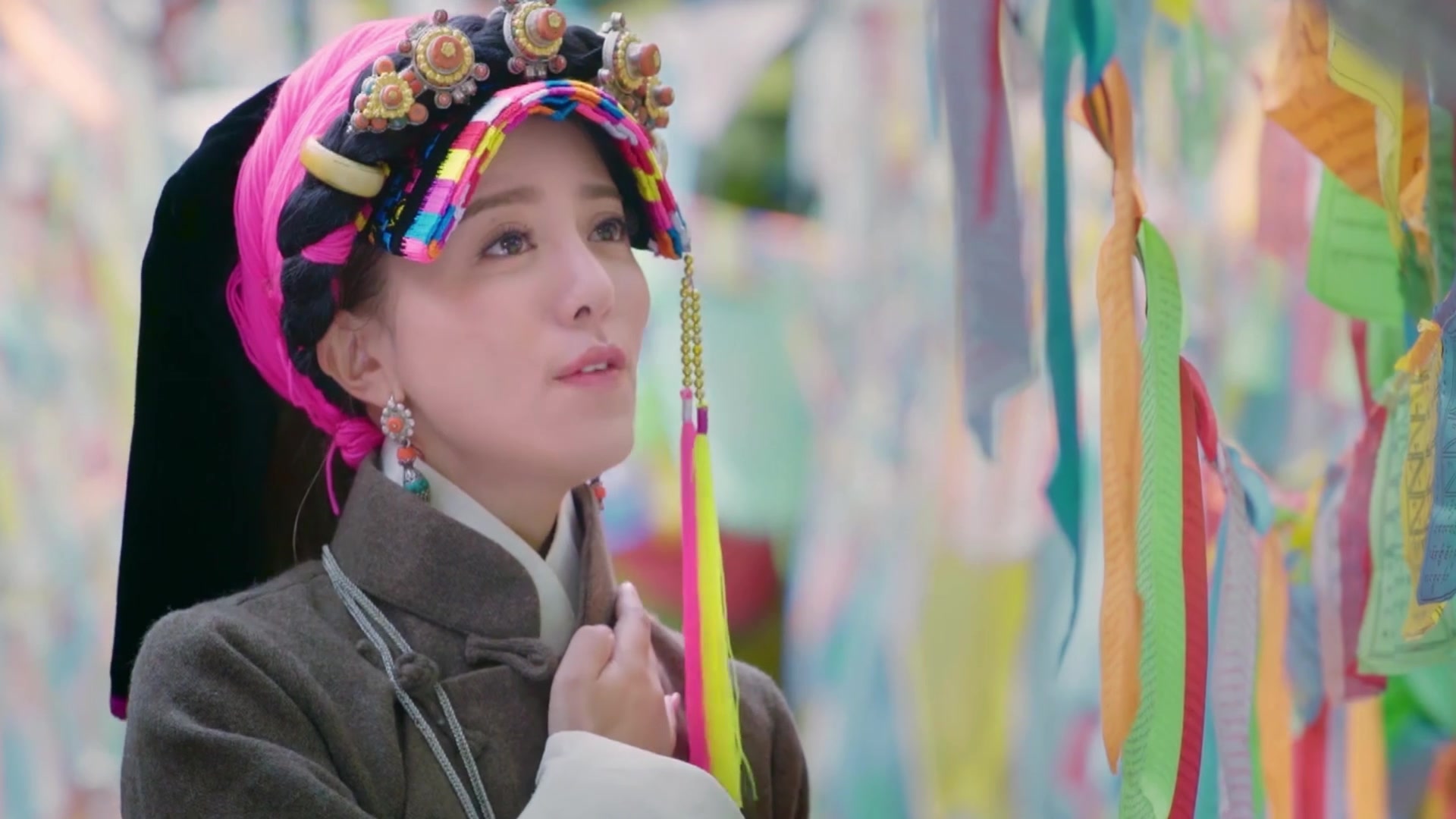 藏族歌手阿兰人美歌甜,一曲《美人谷》更是美不胜收,都听醉了