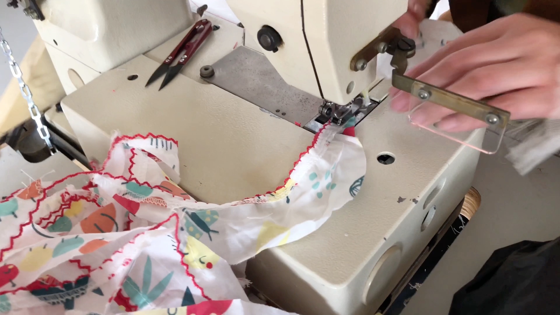 单针狗牙边针车,双针镂空菱形拼接工艺,童装女装装饰切线饰边缝纫机