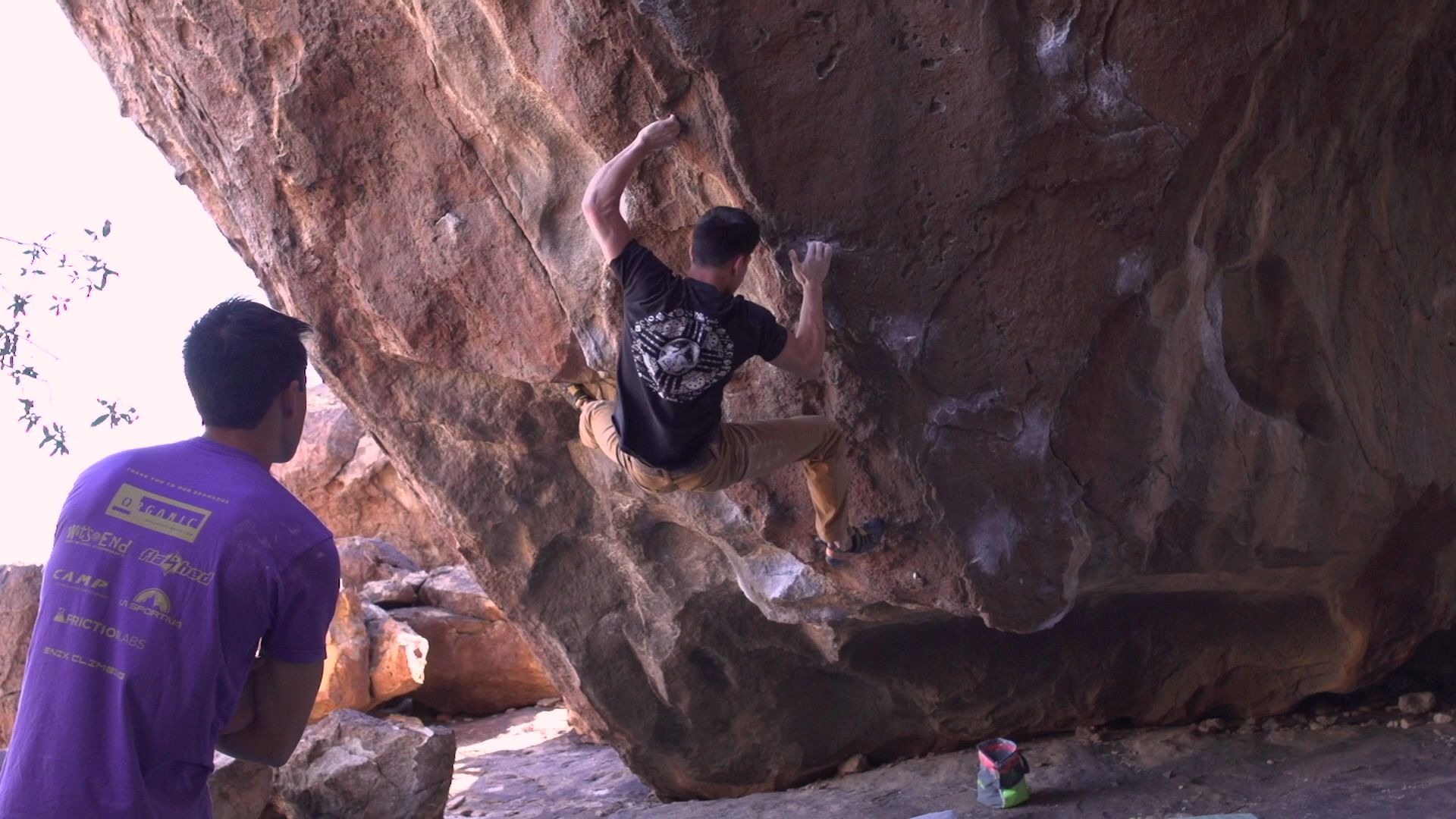 [图][攀岩|抱石] Rowland Chen -- Barefoot on Sacred Ground (V12) -- Hueco Tanks, TX