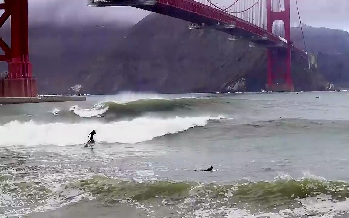 [图]2021 SURFING under the GOLDEN GATE BRIDGE! (1st winter swell at Fort Po