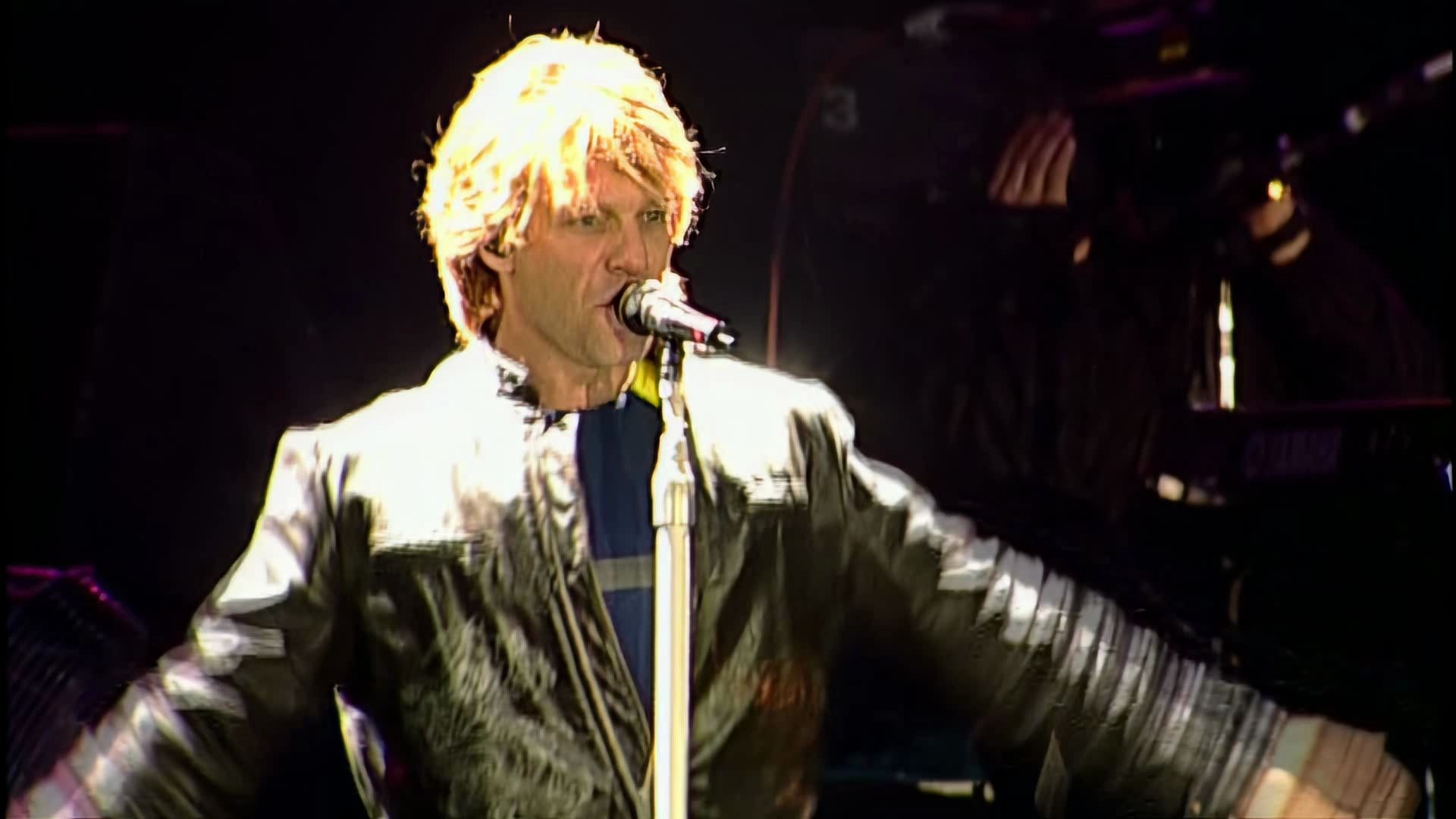 [图]Bon Jovi - You give love a bad name (2000年Crush Tour演唱会现场版) (高清修复)