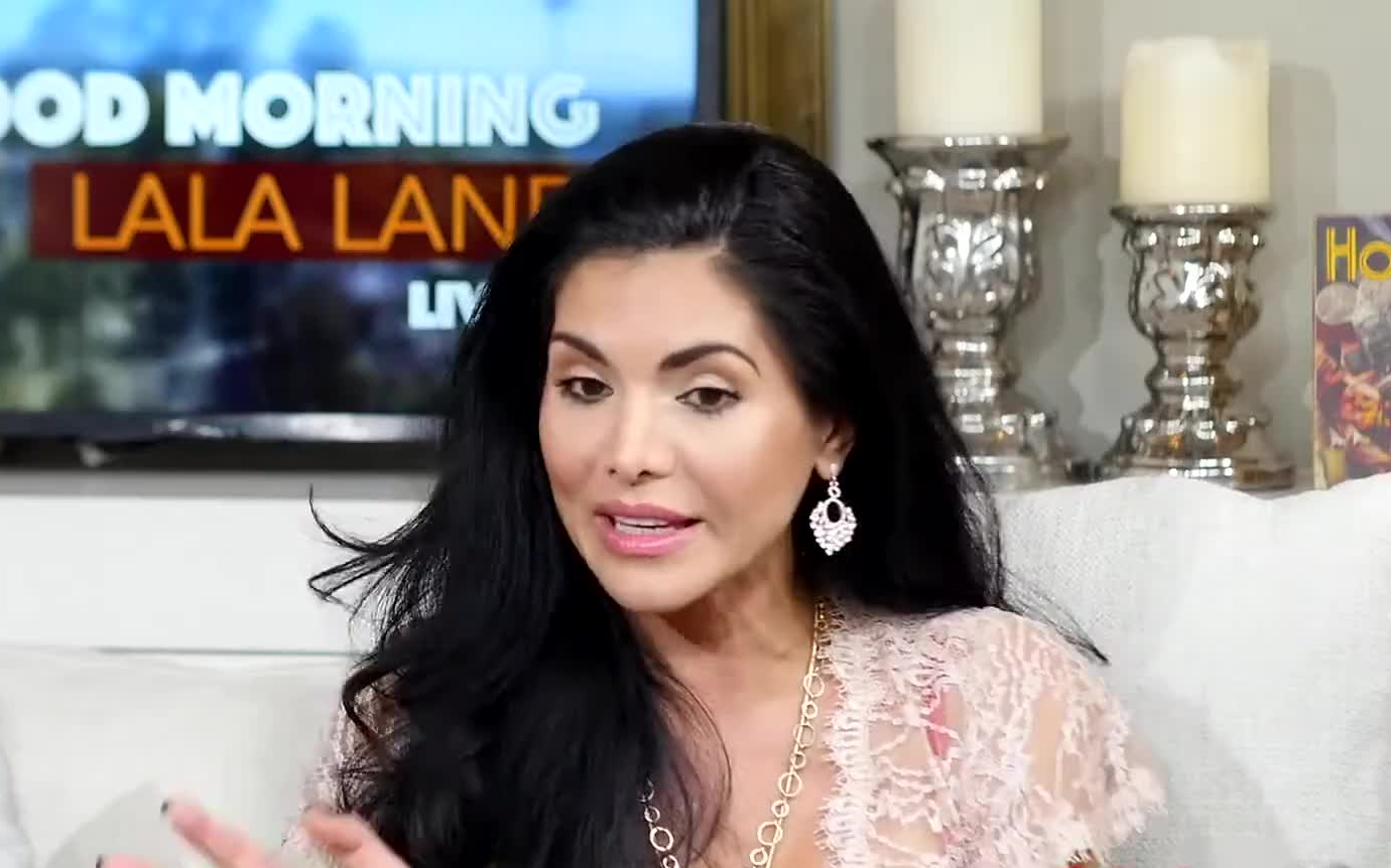 [图]【自制中字|Joyce Giraud】比弗利娇妻第四季卡司Joyce的访谈