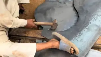 揭秘古代铁的切割技艺！匠人持锤破铁的震撼现场