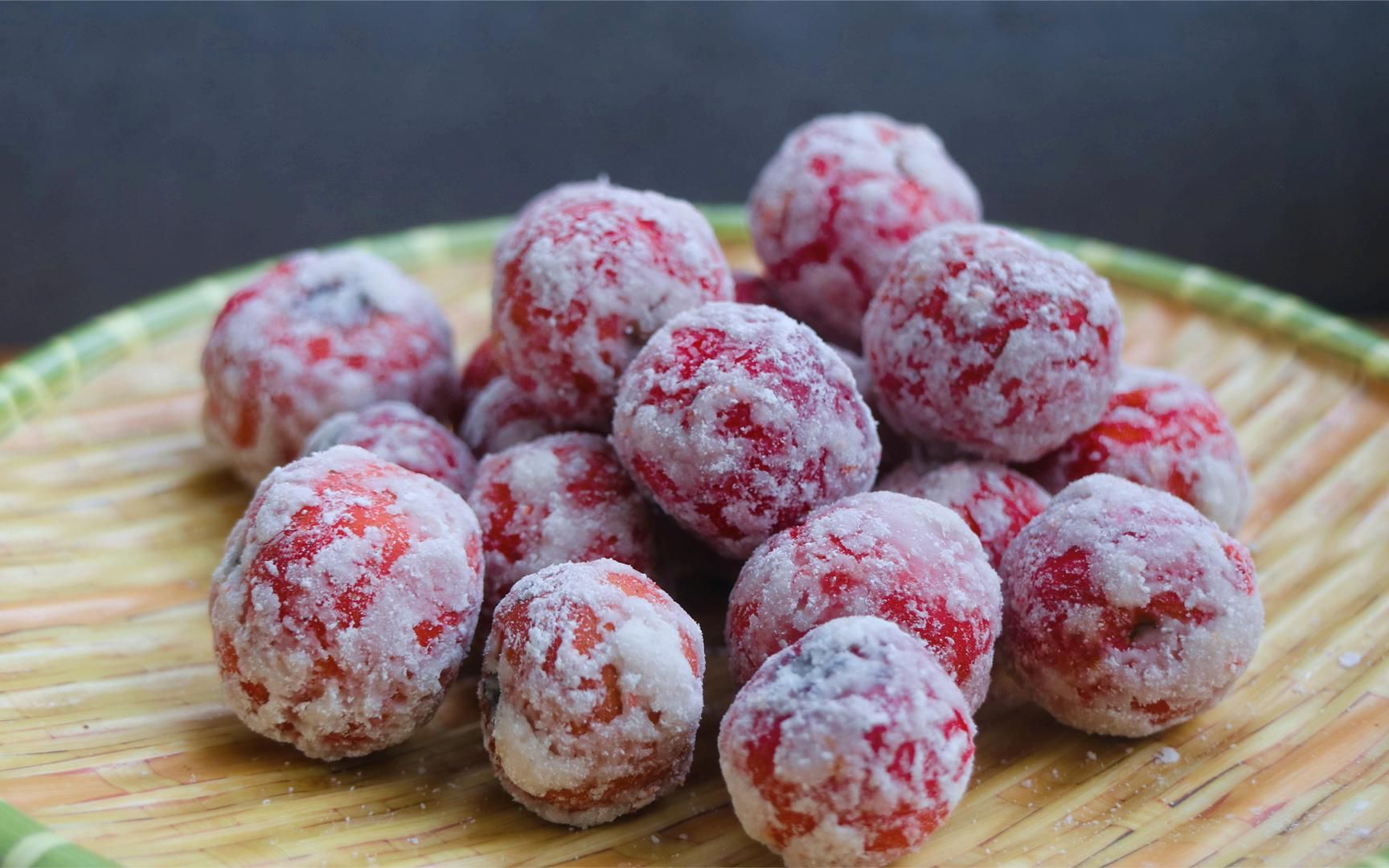 山楂别再生吃了,教一个神奇做法比冰糖葫芦好吃,做法超简单