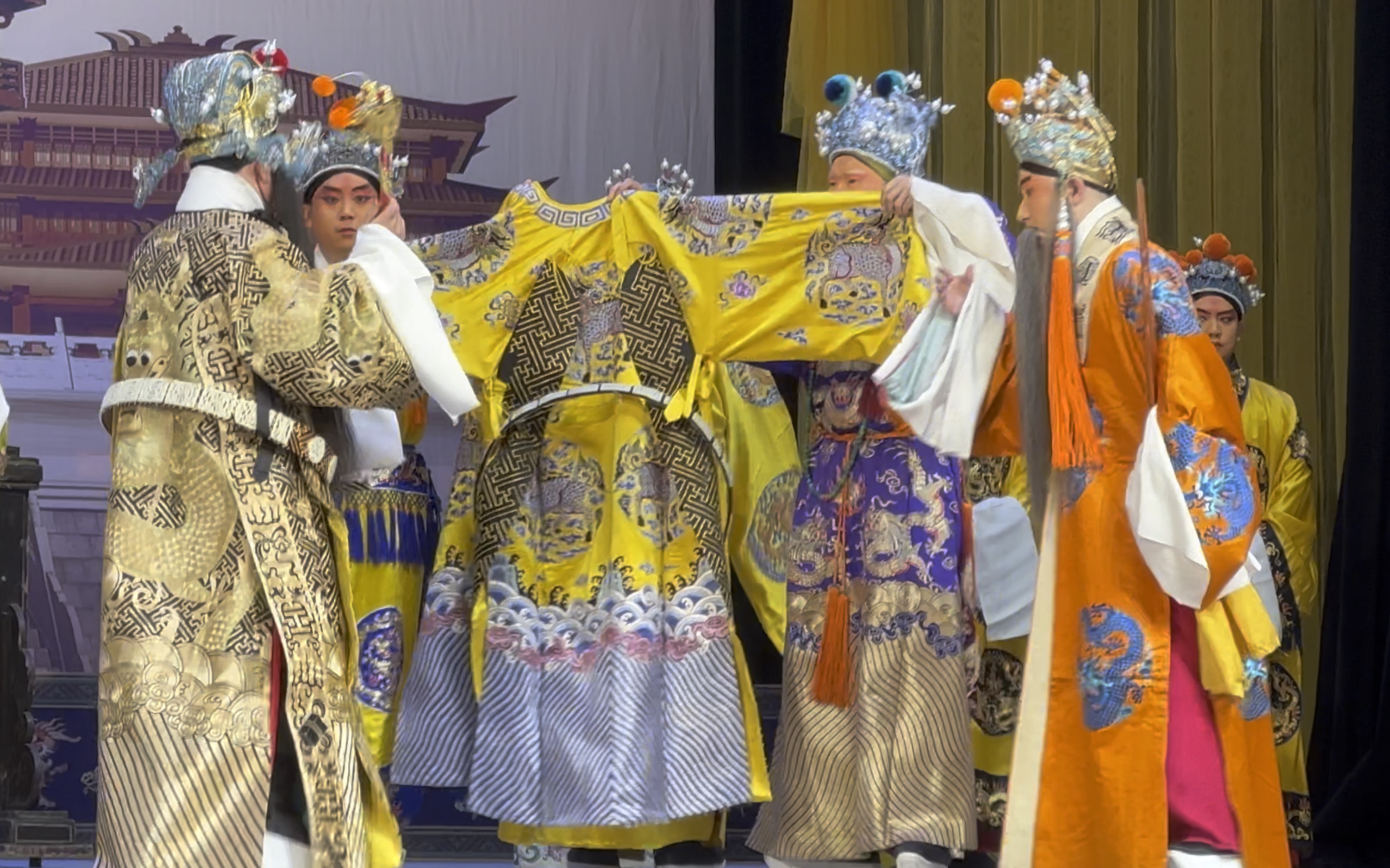 陶阳〗《包公》贰本〈打龙袍〉结束片段,陶阳饰八贤王,郭德纲饰包拯