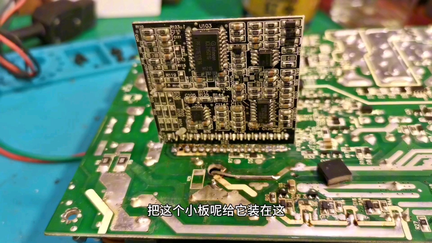 海盗船rm1000x一个小小的电阻炸了,为什么会损坏这么多元件.