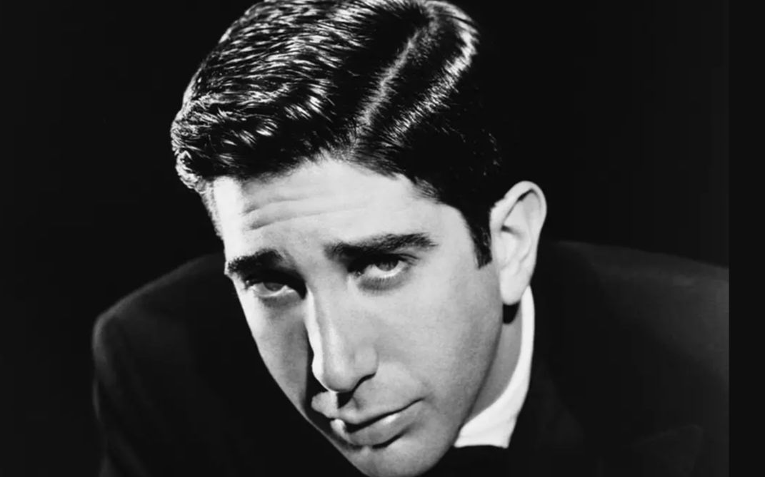 【老友记】罗斯盖勒穿皮裤之后决定去晒黑最后染了夜光牙