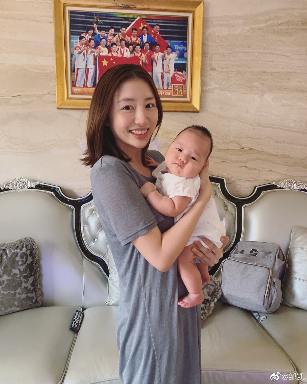 奥运五金王邹凯,妻子产后恢复如少女,网友:确定生过娃?