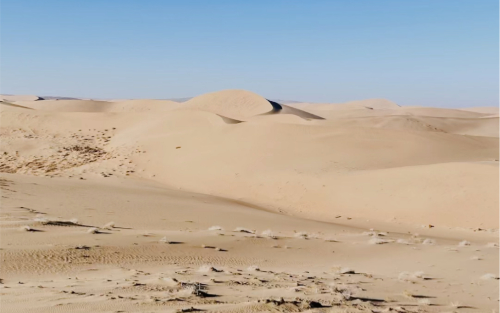 甘肃民勤县腾格里沙漠