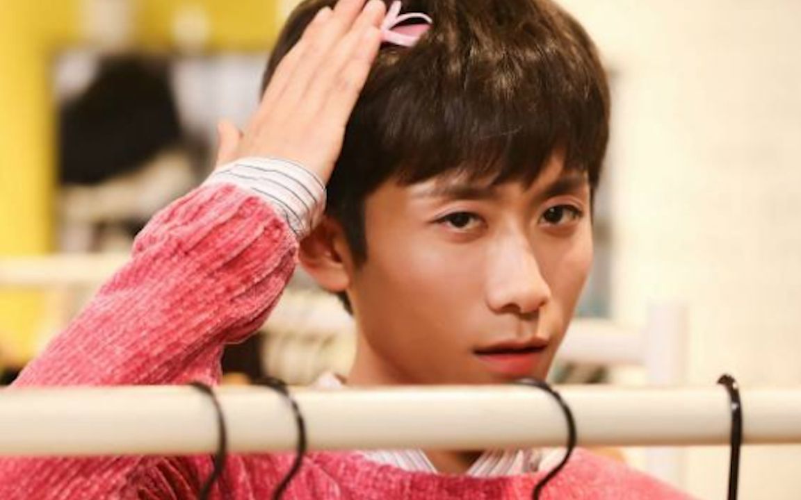 张一山拍戏吃冰棍,遭吐槽吃半天一点没下去,紧盯网友看眼神绝了