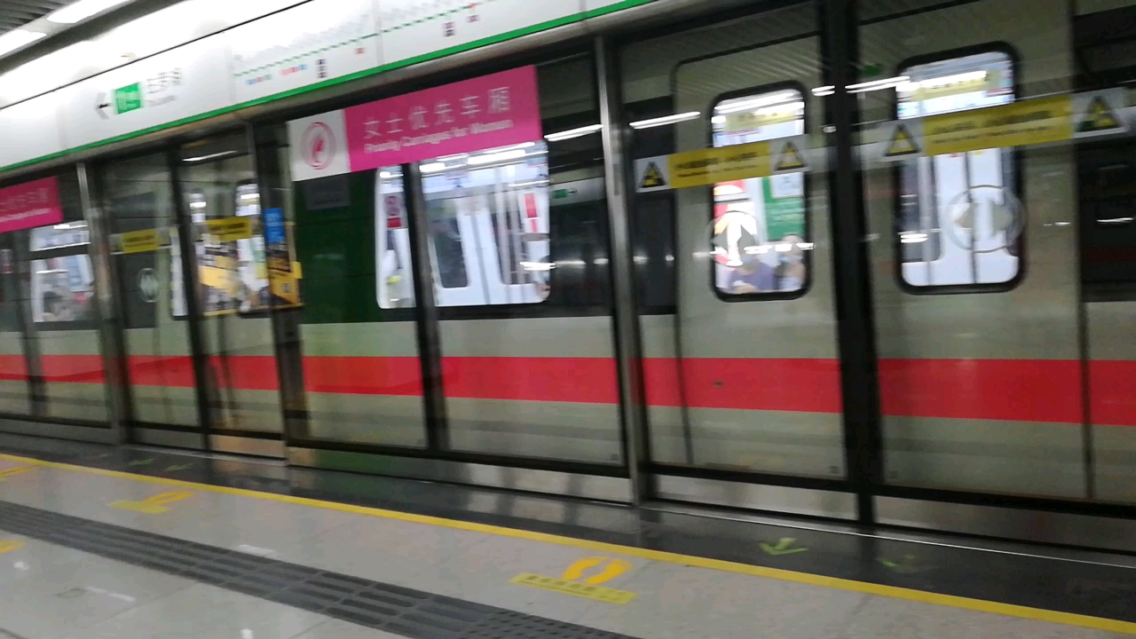 深圳地铁1号线153186株机增购车进出站合集持续更新