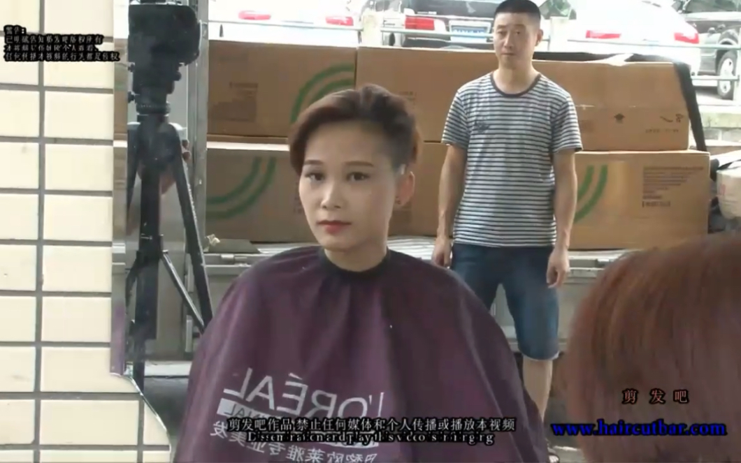 无所畏惧女生-挑战街边剪短发再到刮光头