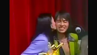 男亲女爱舞台剧现场，郑裕玲获封视后