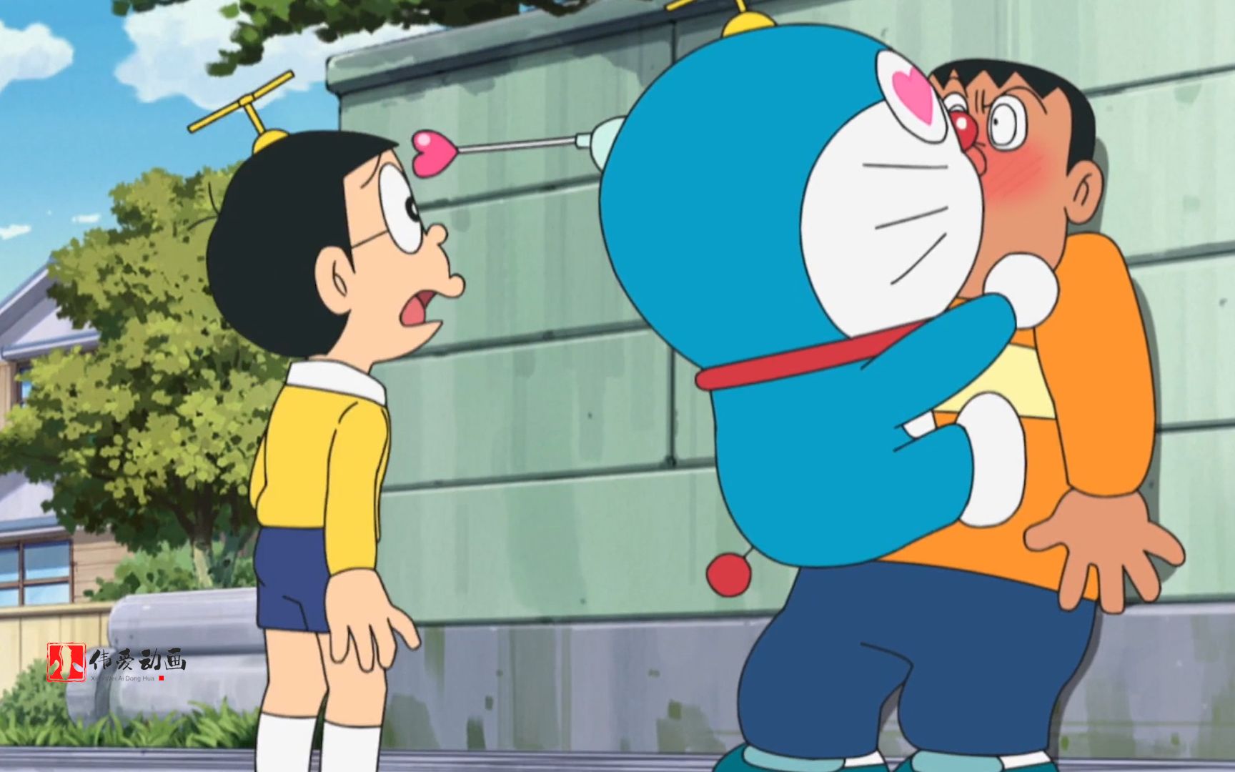 胖虎本想让哆啦a梦帮自己追女孩,结果却被哆啦a梦强吻了,动漫
