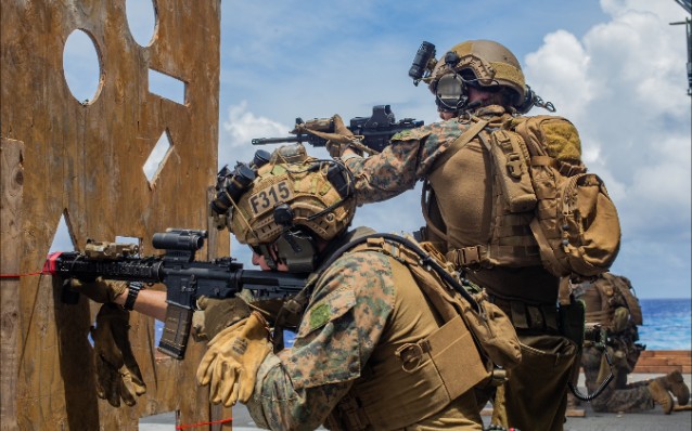 美国海军陆战队31stmeu fr排实弹射击训练_哔哩哔哩_bilibili