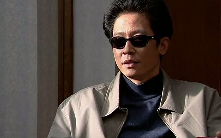 h36郭小鹏落难至下属住处,也开始了自己的逃难生活,下属却还没意识到