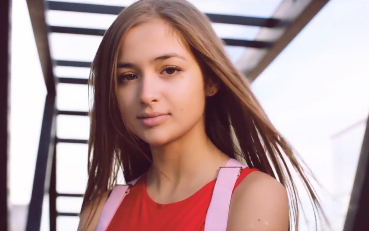 罗马尼亚美女 iuliana beregoi 新单《cine sunt eu》_哔哩哔哩 (゜