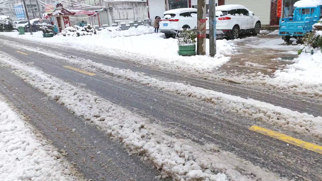 乡村振兴专干入职第一天,下雪,铲雪,堆雪人……哔哩哔哩bilibili