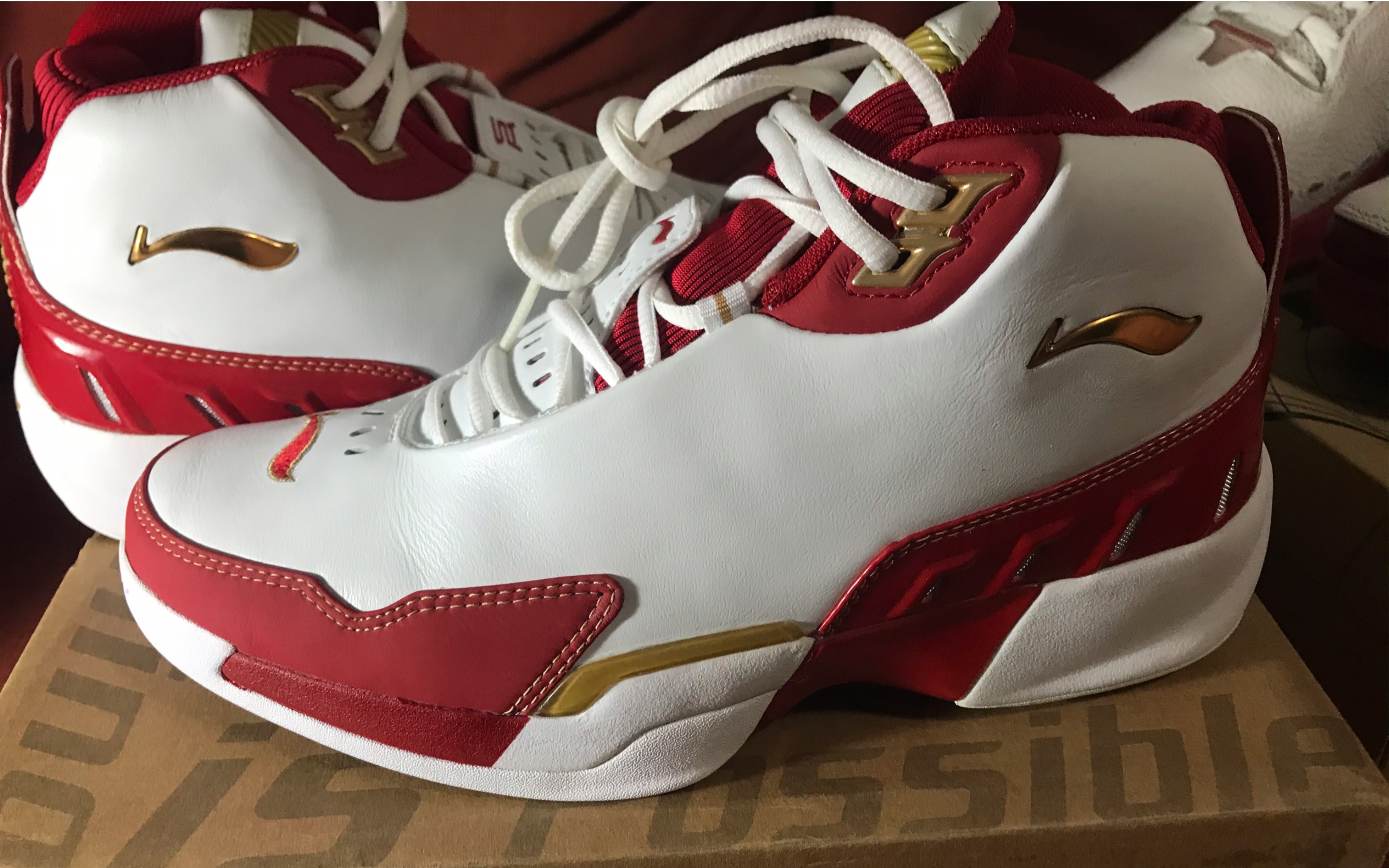 开箱李宁驭帅1赞助版_哔哩哔哩 (゜-゜)つロ 干杯~-bilibili