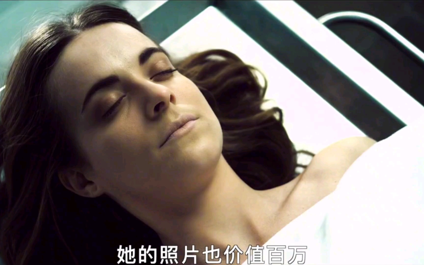 当红女明星意外身亡,偷拍一张遗体价值百万