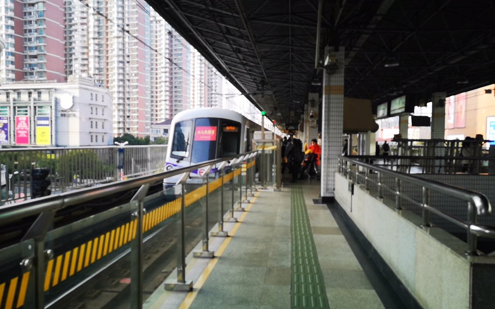 【上海地铁】4号线奶嘴中山公园进站 (2)