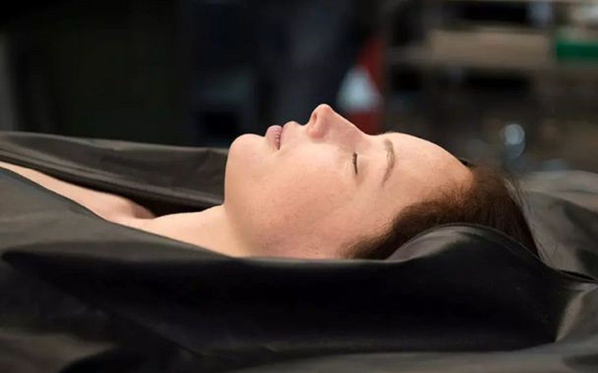 貌美女子残死郊外身体毫发无伤但内脏却莫名消失她生前究竟经历了什么