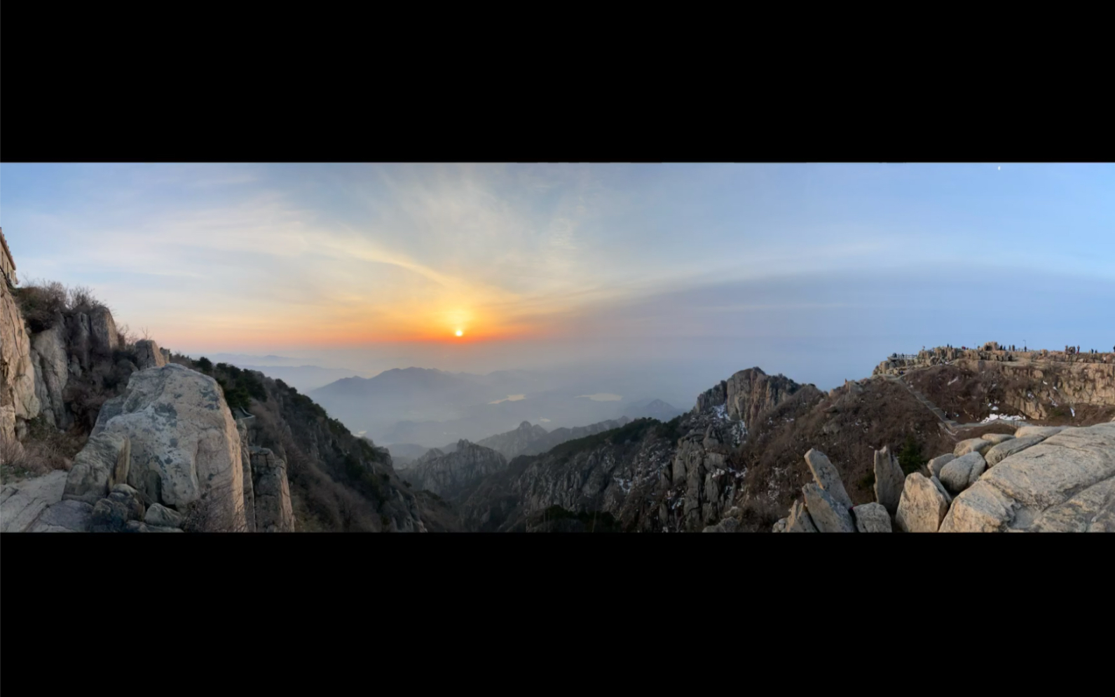 去泰山看一次日出 ( ‵□′)>豪橫