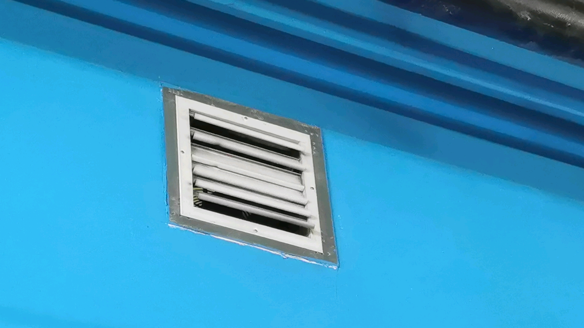 活动  狂笑的排气窗