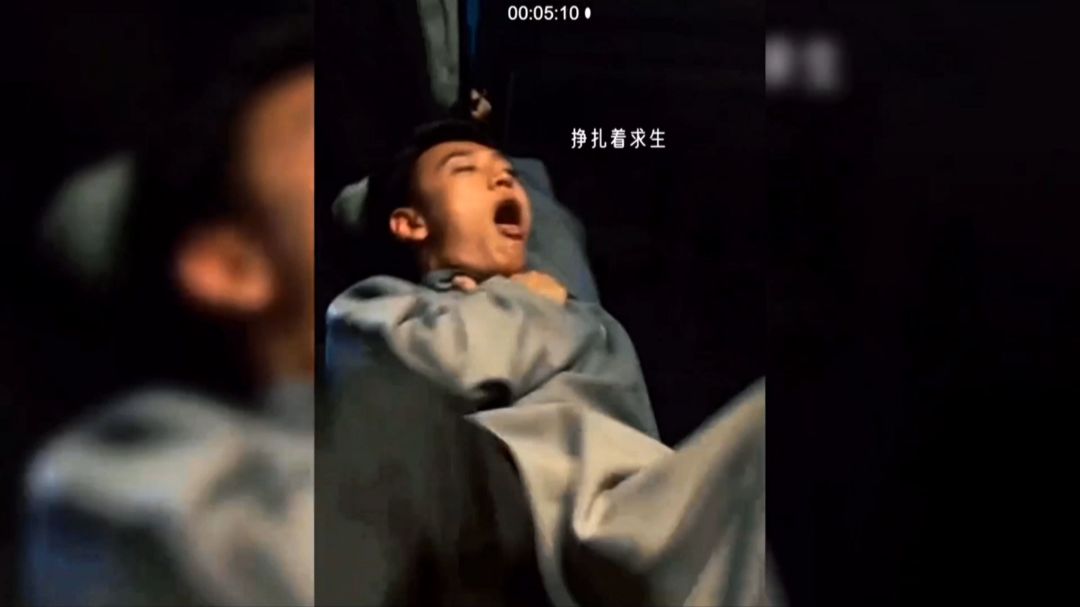 皮鞋黑袜王天辰被汉奸残忍的勒死无助绝望挣扎