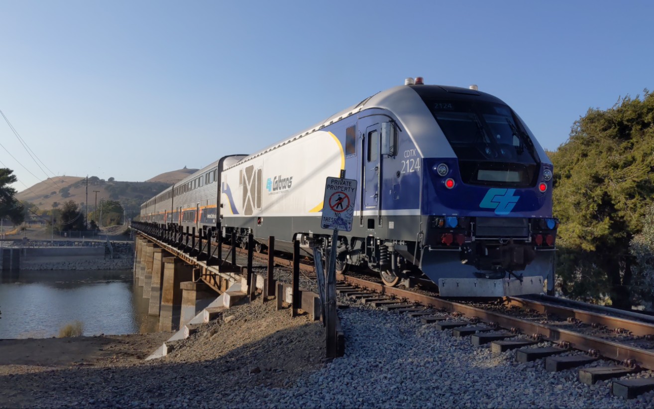 2021-09-17 美铁amtrak capitol corridor号列车通过niles junction