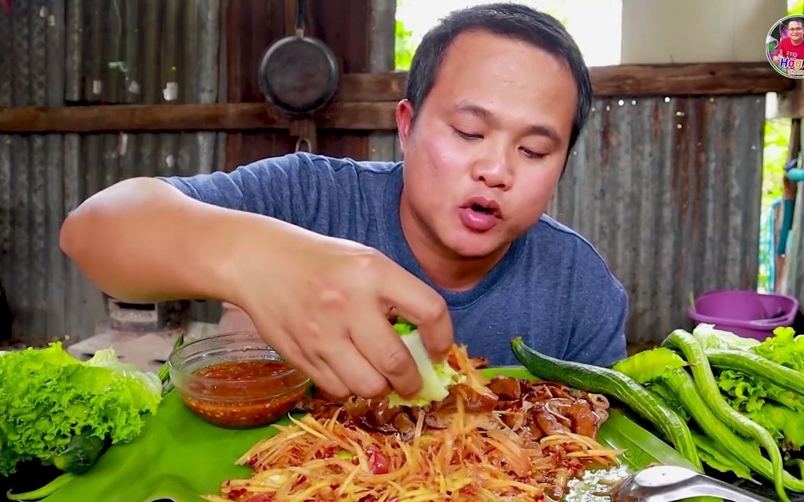 [图]ย่างไส้หมูแกล้มตำหมากหุ่งเหิ่ม ผักกาดแก้วกรอบๆ แซ่บๆ เปลี่ยนบรรยากาศหลบลมหนาว