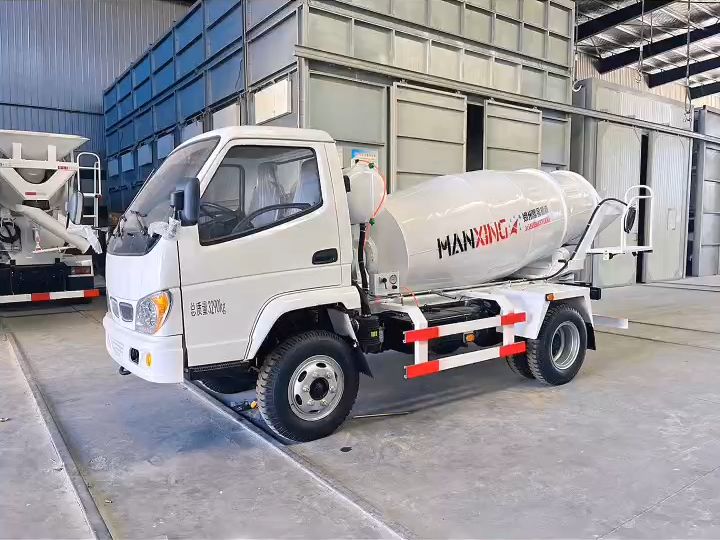 唐骏限高小型罐车,地下车库,隧洞,大车接料专用,农村小型混凝土搅拌