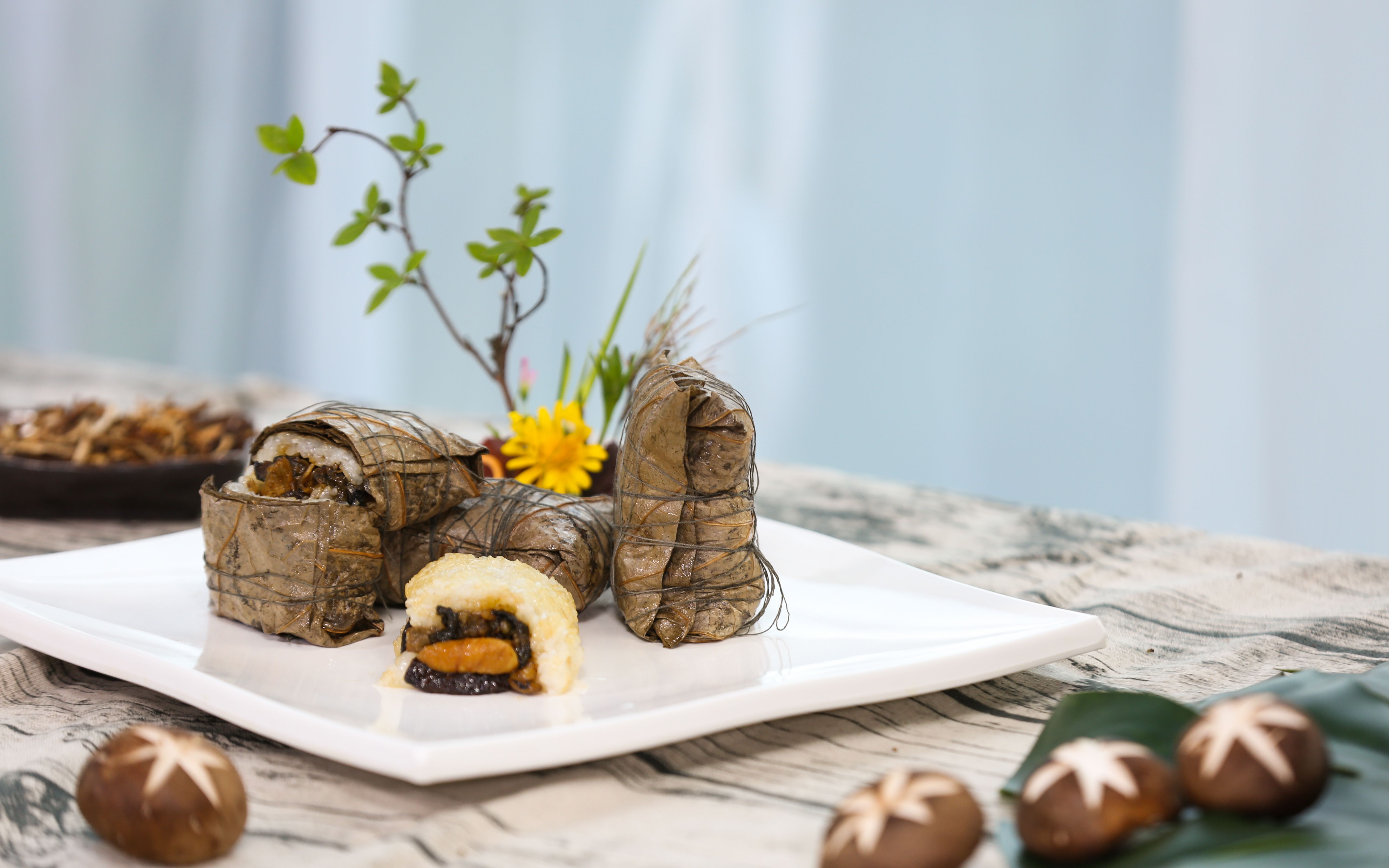 香味四溢的荷叶糯米鸡,只需几步就搞定