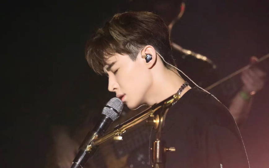 刘宪华生日会上演唱歌曲,绝对好听!