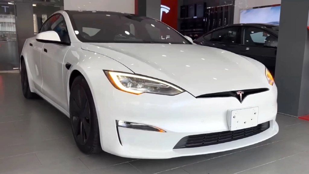 新车赏欣,实拍2023全新特斯拉model s电动轿跑内外部细节静态高清展示