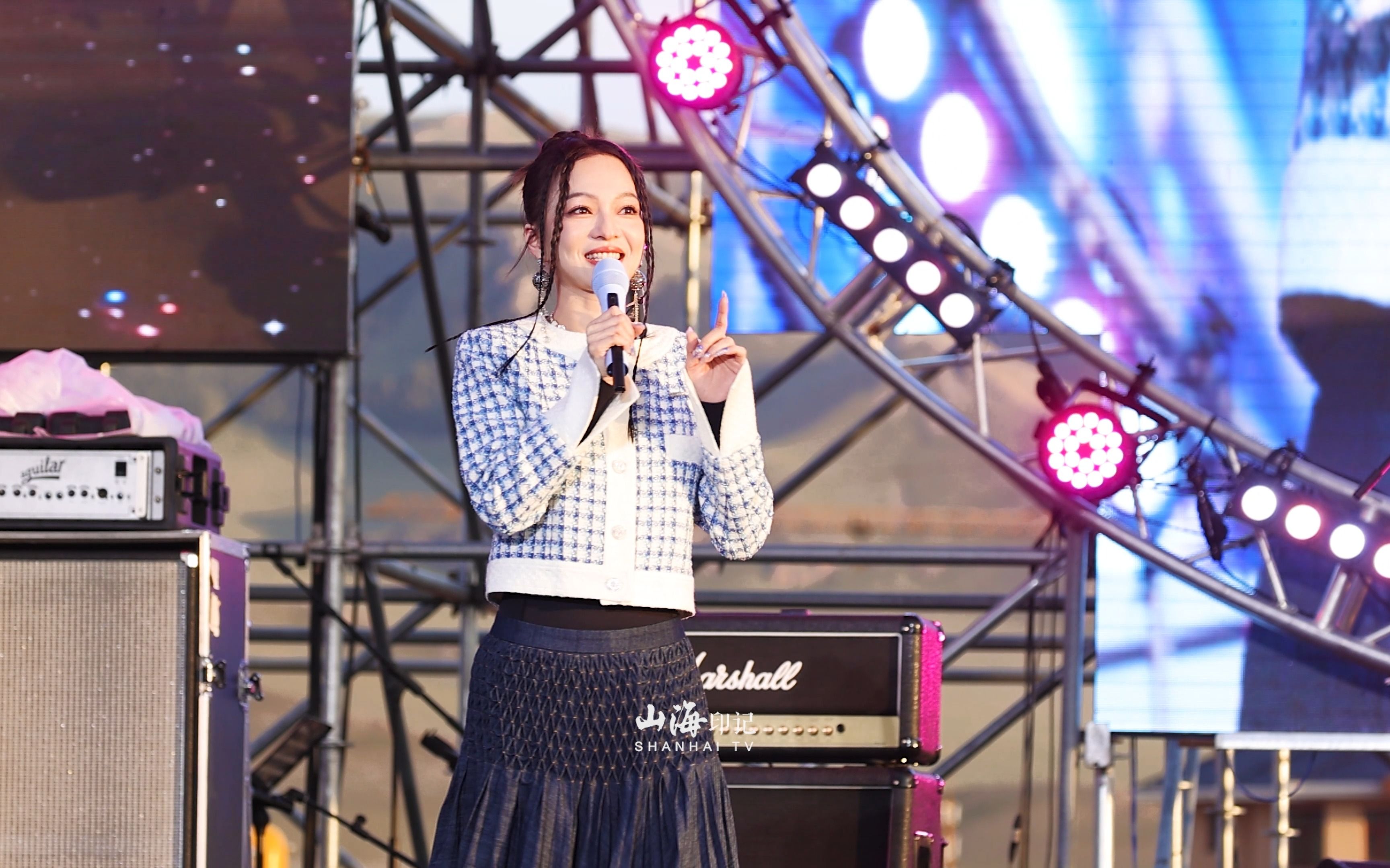 张韶涵: 第一次来到赛里木湖觉得特别地兴奋