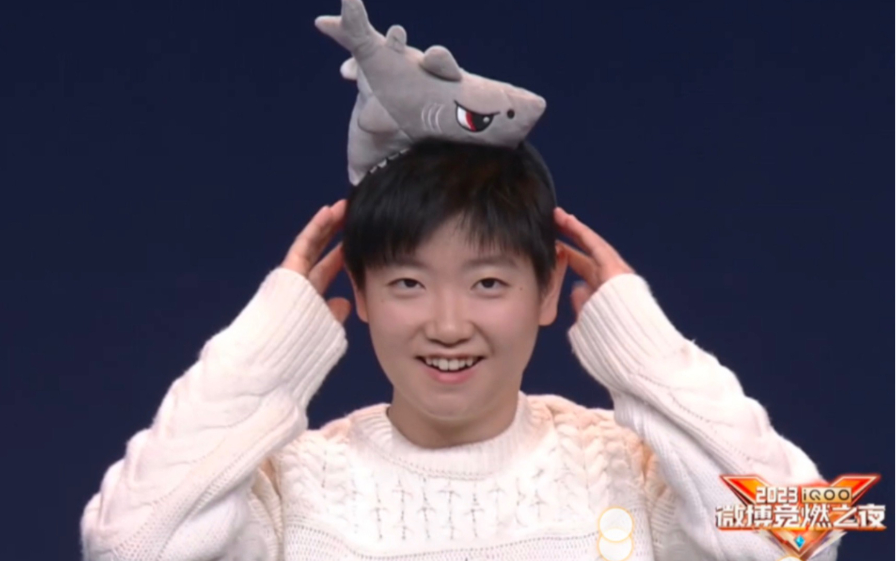 孙颖莎 可爱又酷的鲨鱼包