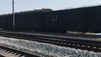 【库存视频】永岁站DF4D 4029牵引货列2道通过