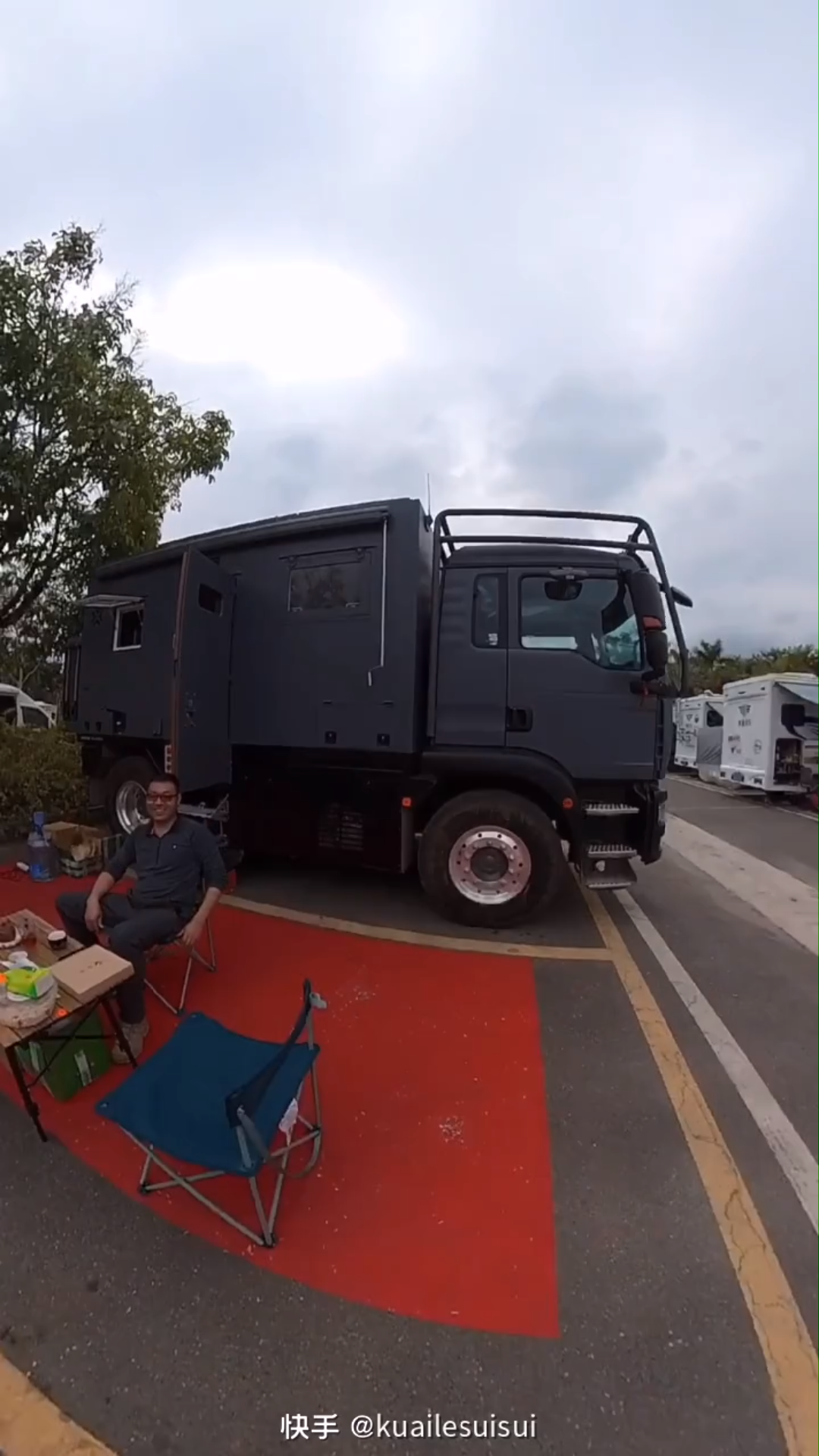 办齐要一千多万的房车,到他这里变成了17