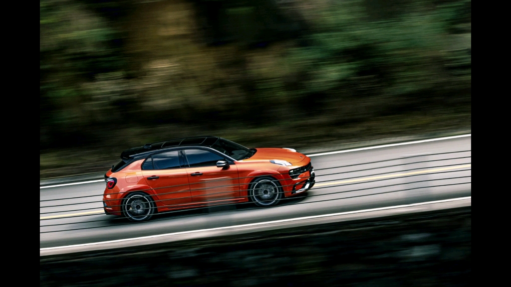 领克02hatchback选装尾翼钢炮气息浓郁