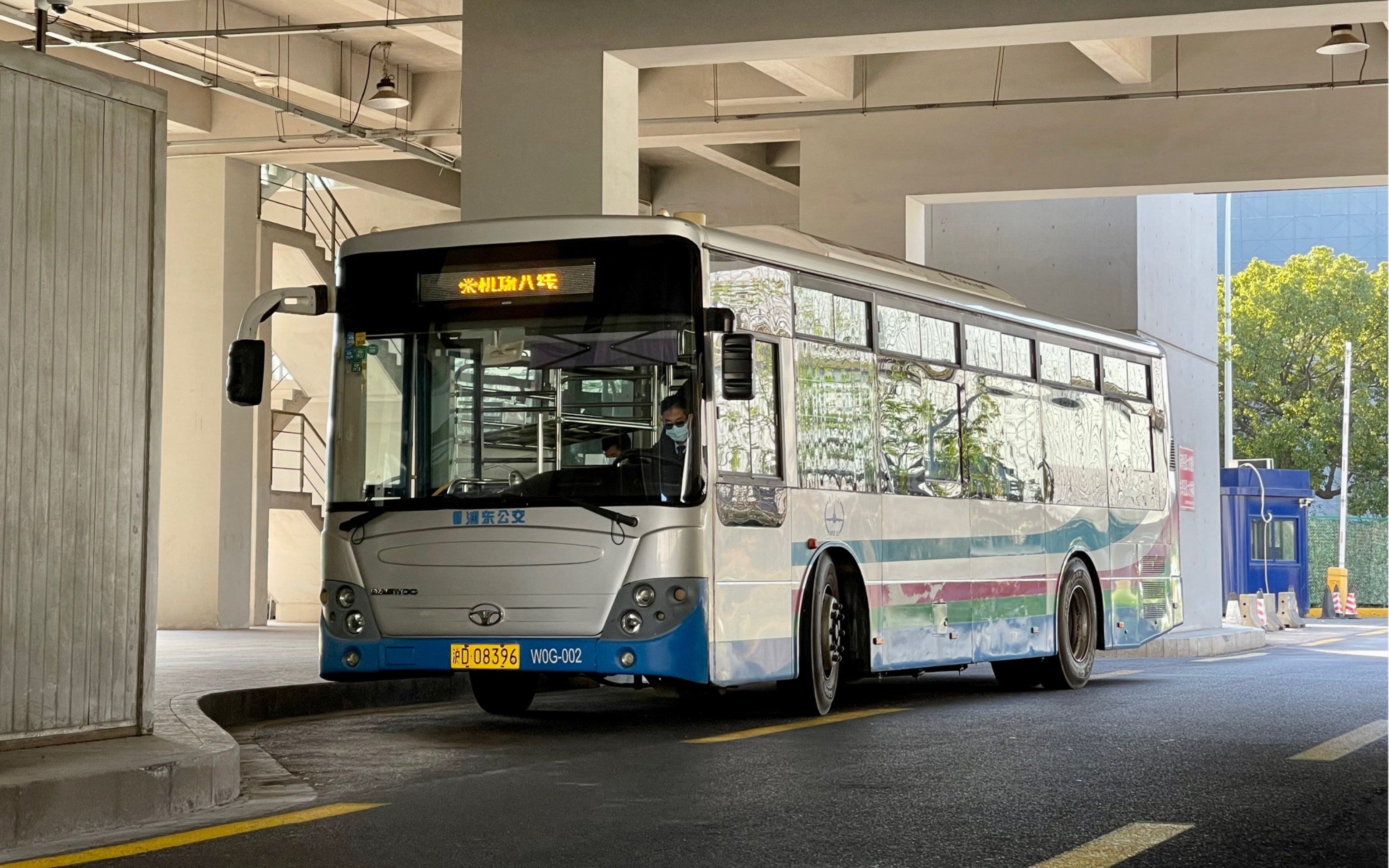 【超期车】上海公交机场八线sxc6105g4b运行