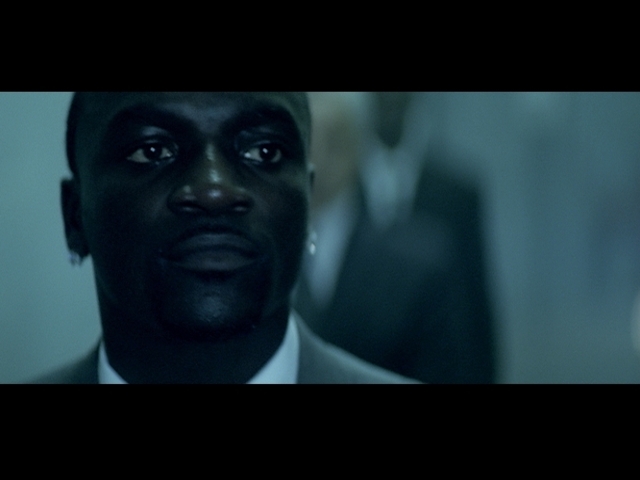 [图]Right Now (Na Na Na) (Closed-Captioned) - Akon