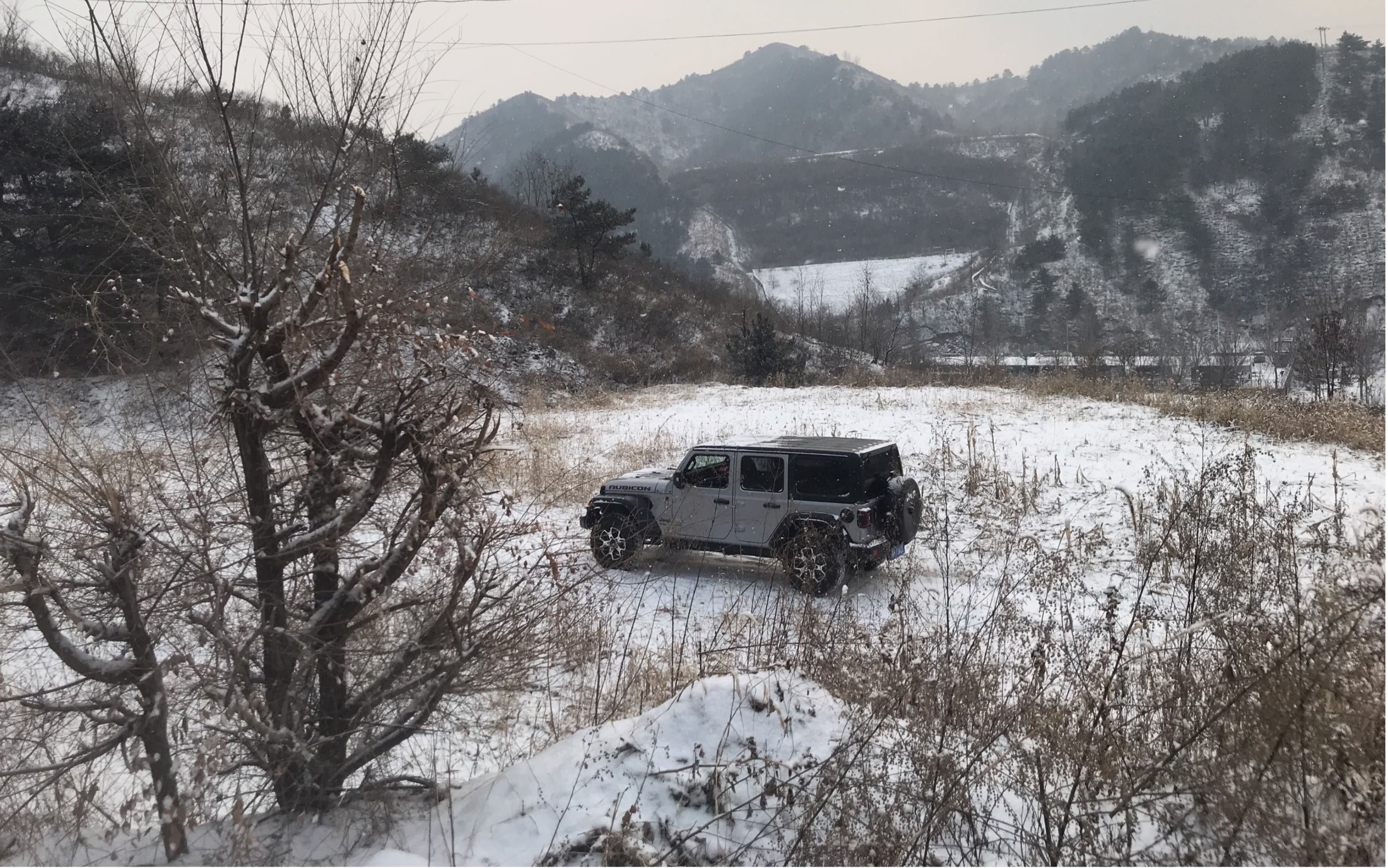 [图]2022第一场雪，真实测评新款牧马人雪地爬坡能力#越野#卢比肯