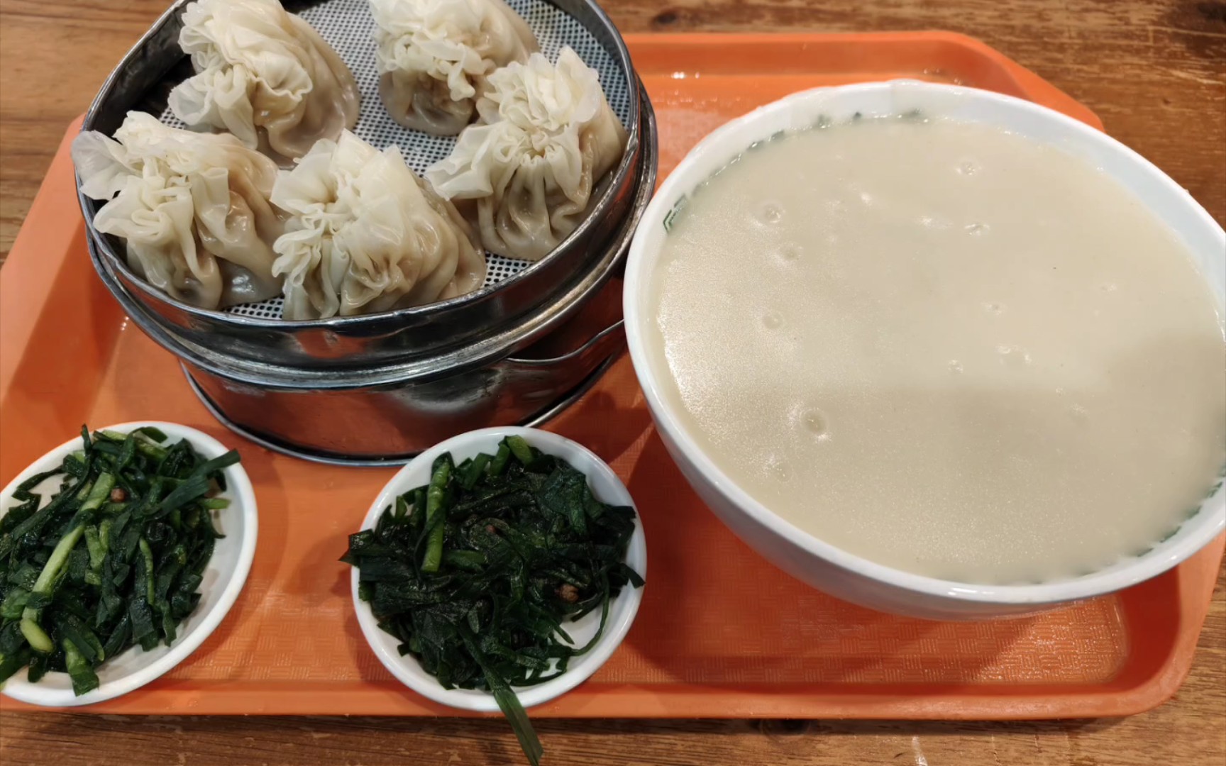 太原经典早餐:头脑配烧卖(太原话稍梅)