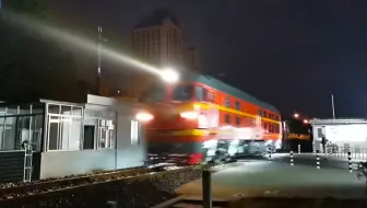 「广茂道口」跨越号牵引Z501.Z386.Z111通过！