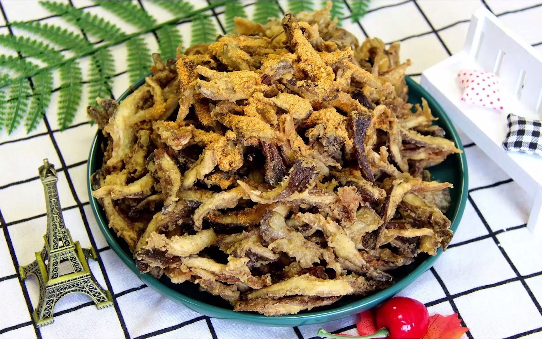 干炸鲜蘑,出锅后外酥里嫩口味独特,比烧烤都好吃