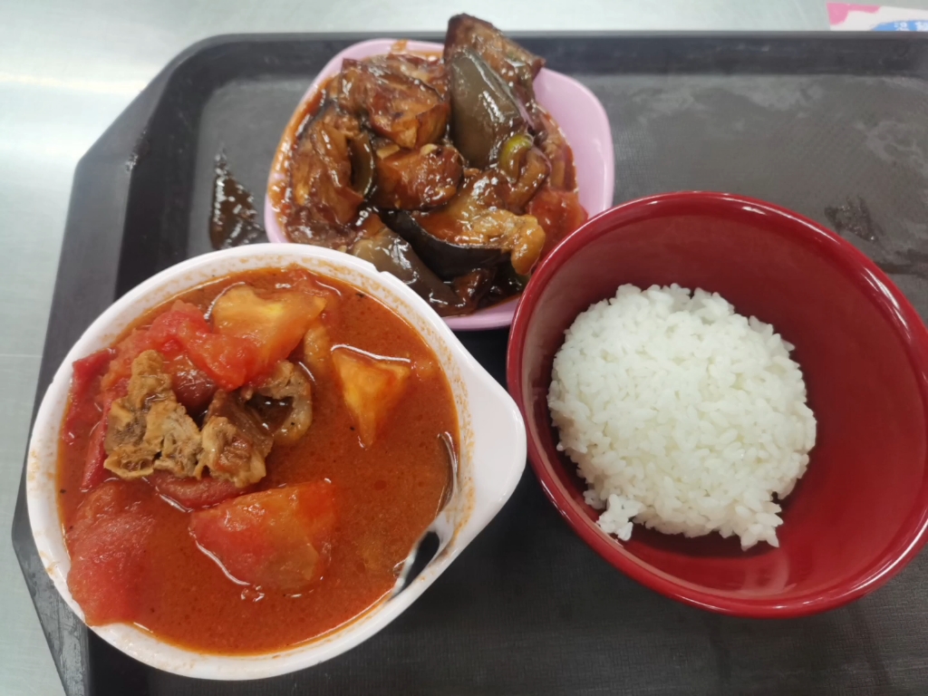女大学生食堂吃什么