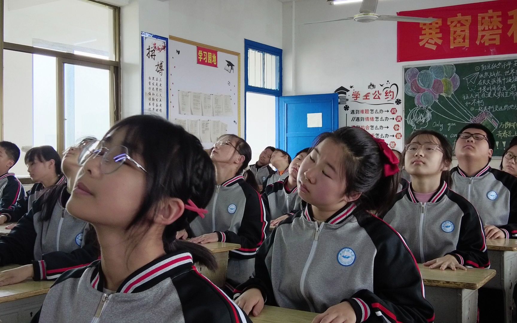 望江初级中学709班《少年》课桌舞