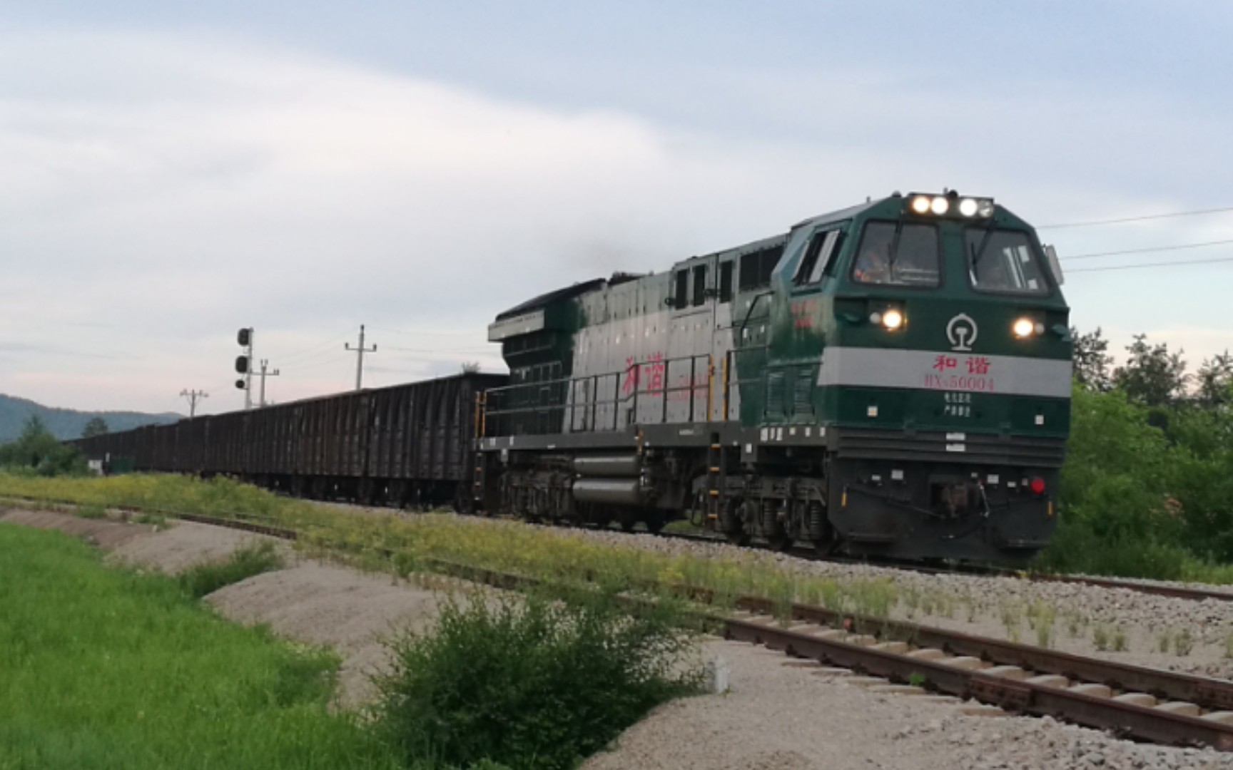 40831次阿里河站进站 发车